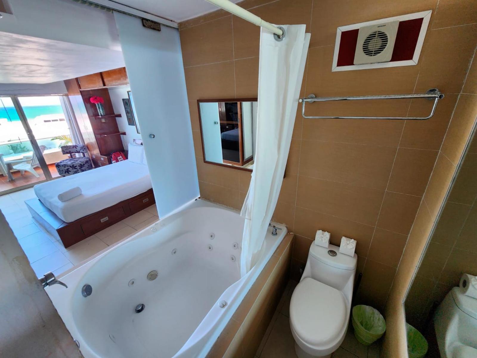 Beachfront Apartments Канкун Екстер'єр фото