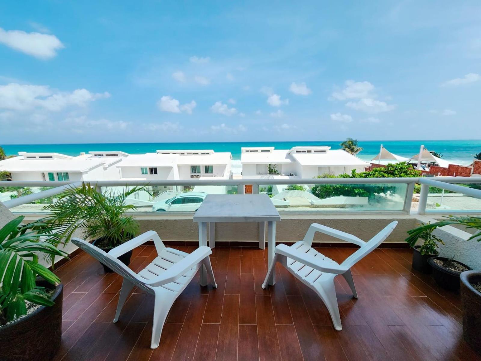 Beachfront Apartments Канкун Екстер'єр фото