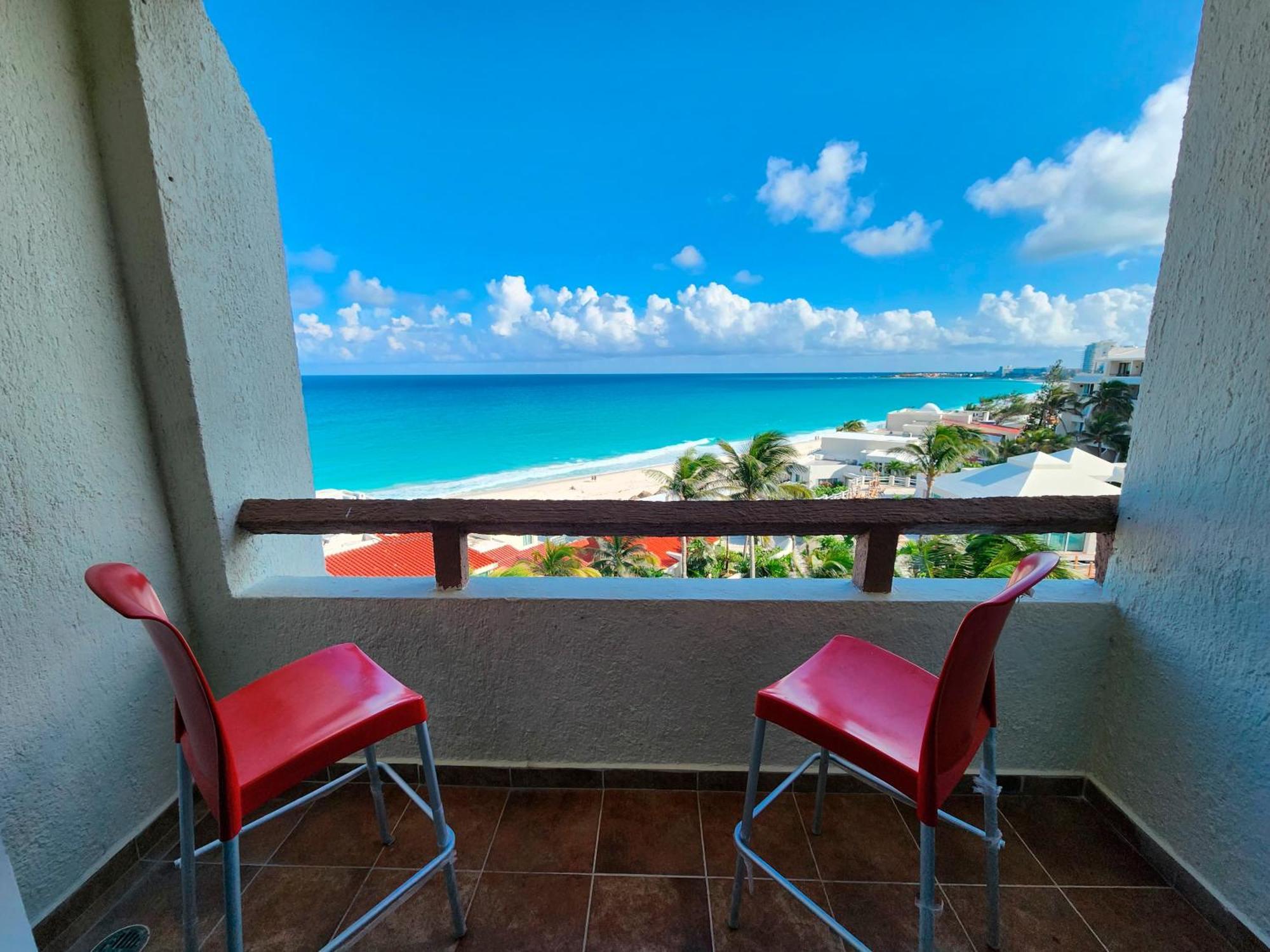 Beachfront Apartments Канкун Екстер'єр фото