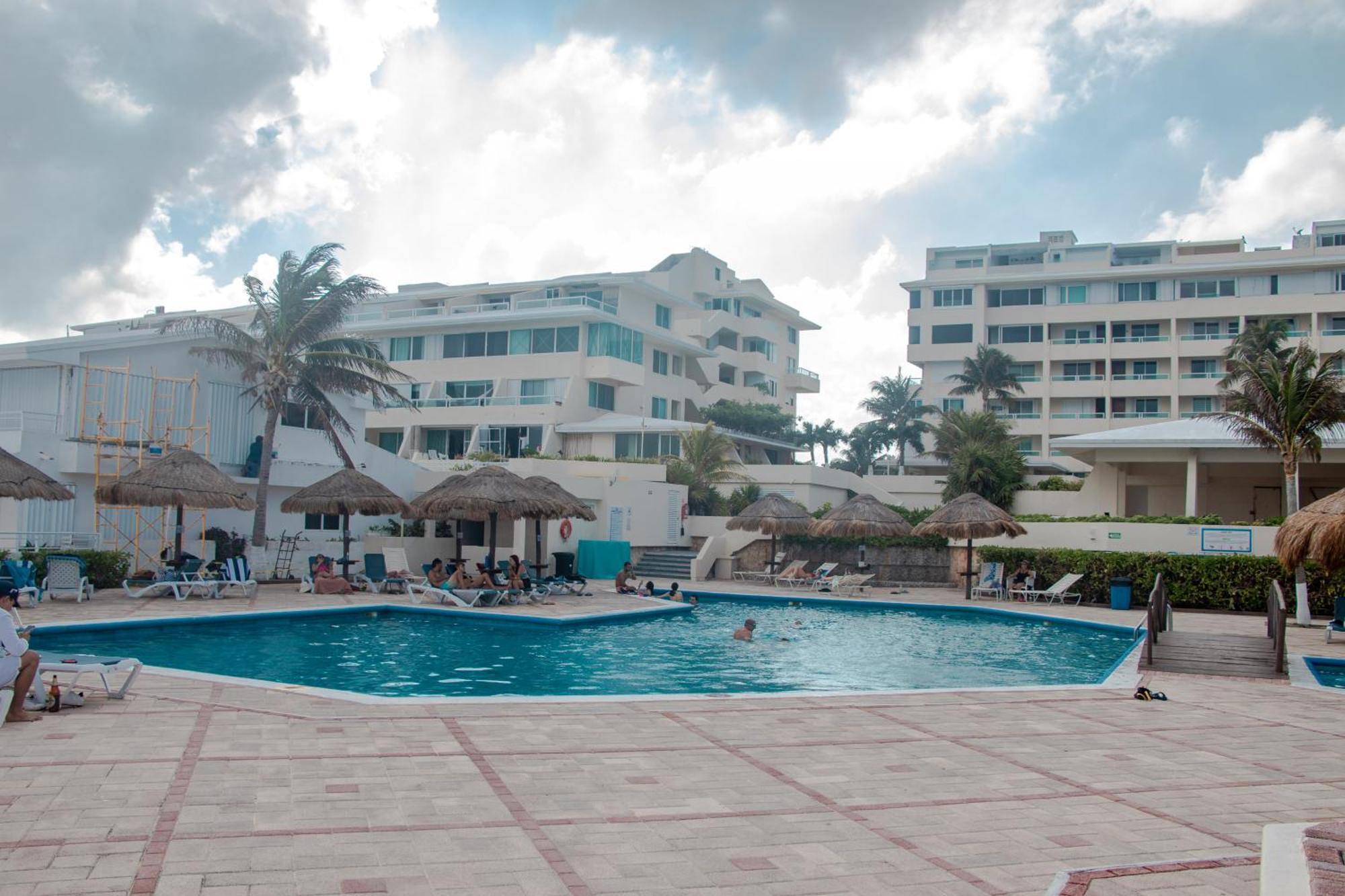 Beachfront Apartments Канкун Екстер'єр фото