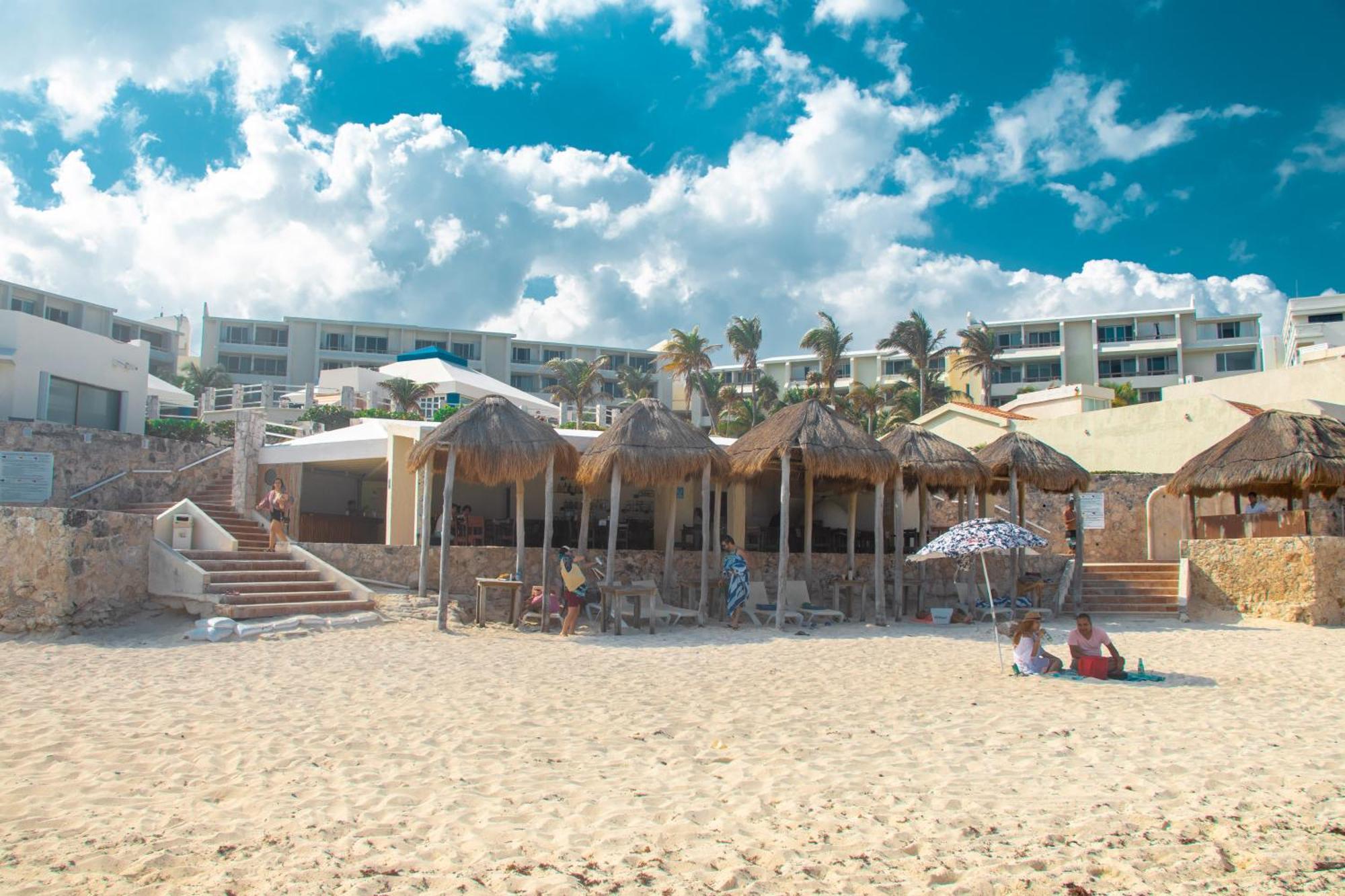 Beachfront Apartments Канкун Екстер'єр фото
