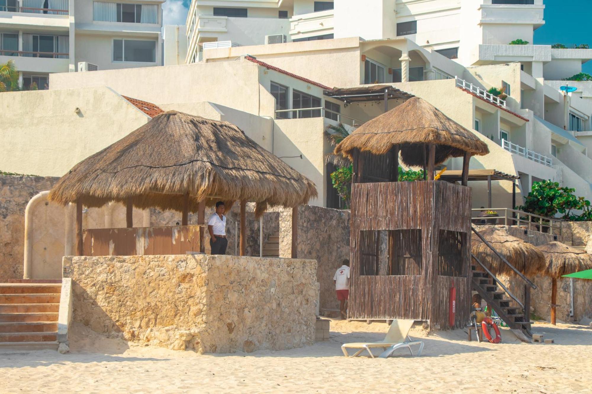 Beachfront Apartments Канкун Екстер'єр фото