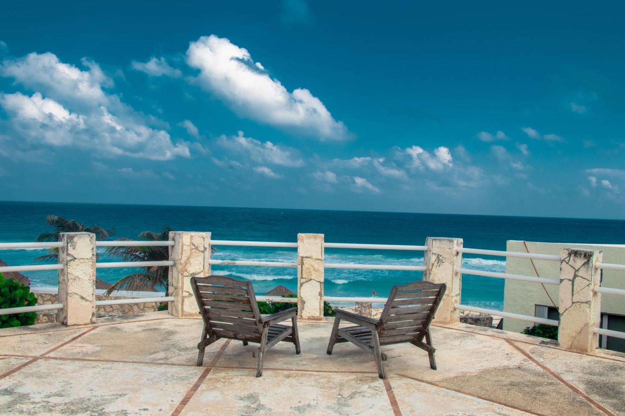 Beachfront Apartments Канкун Екстер'єр фото