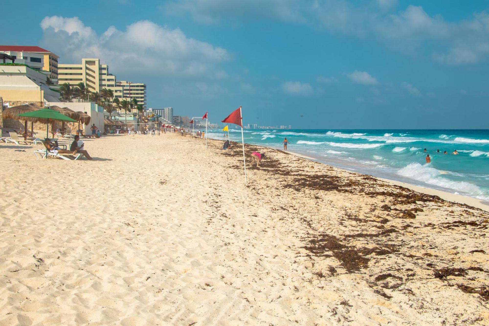 Beachfront Apartments Канкун Екстер'єр фото