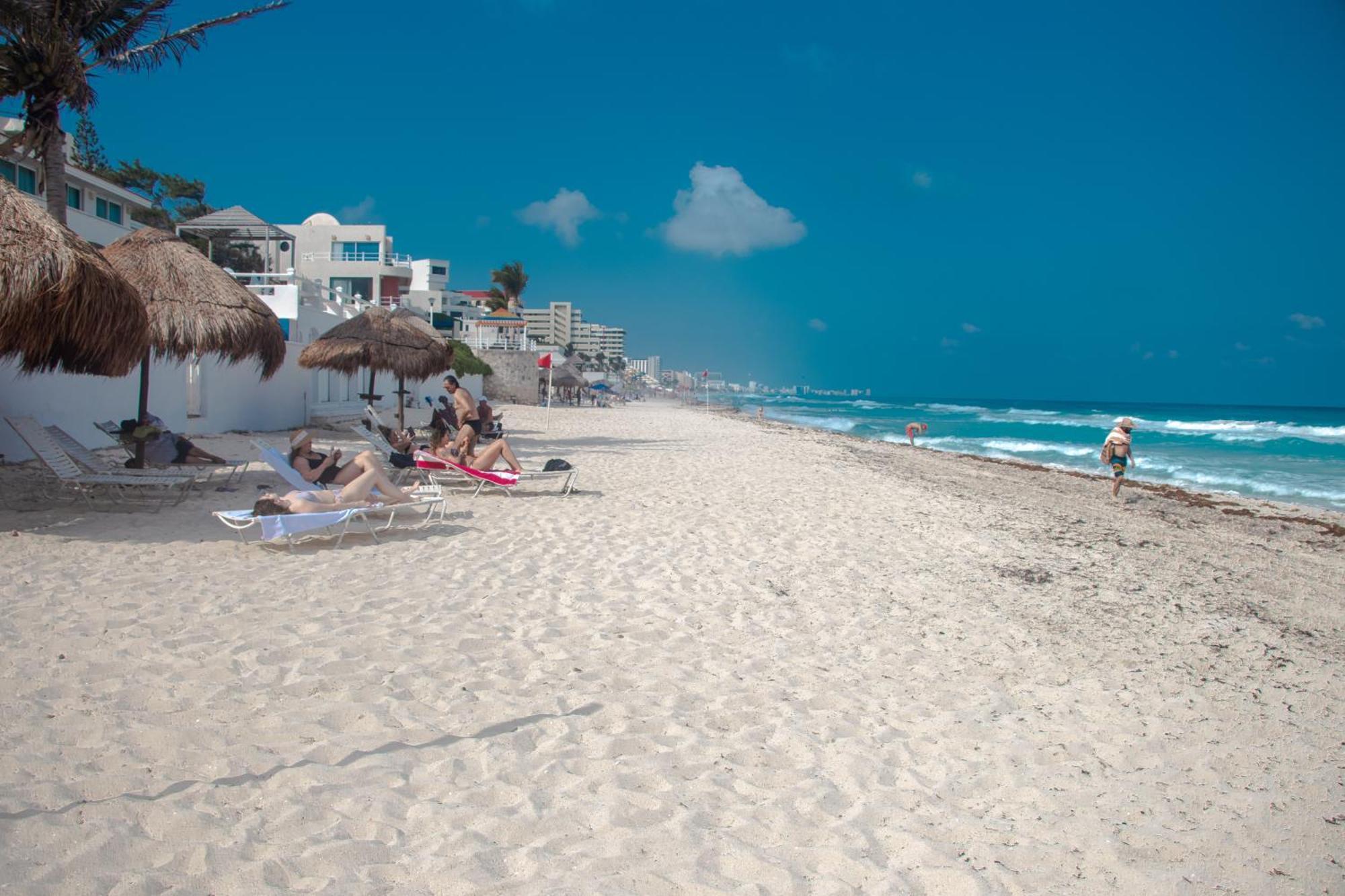 Beachfront Apartments Канкун Екстер'єр фото
