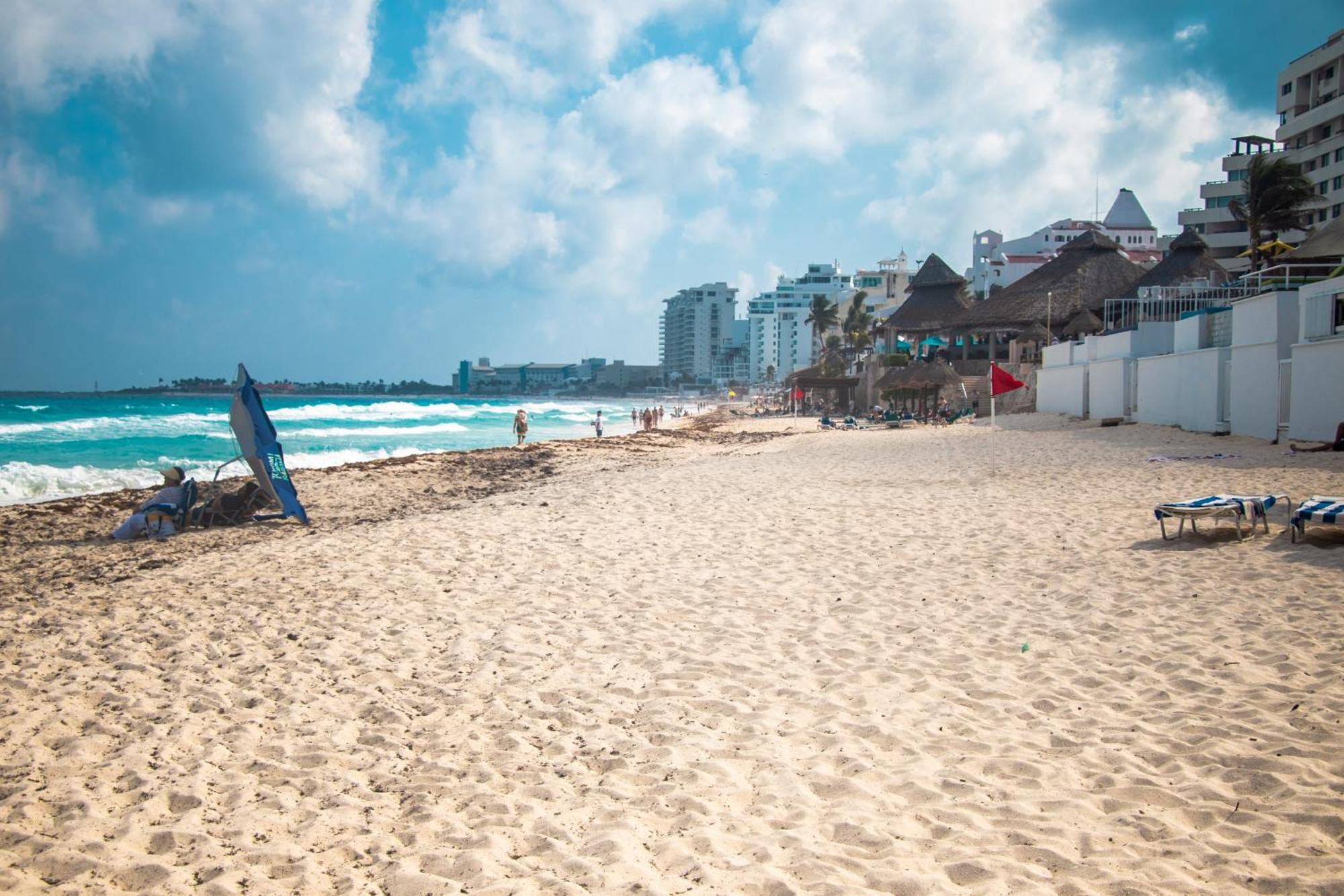 Beachfront Apartments Канкун Екстер'єр фото