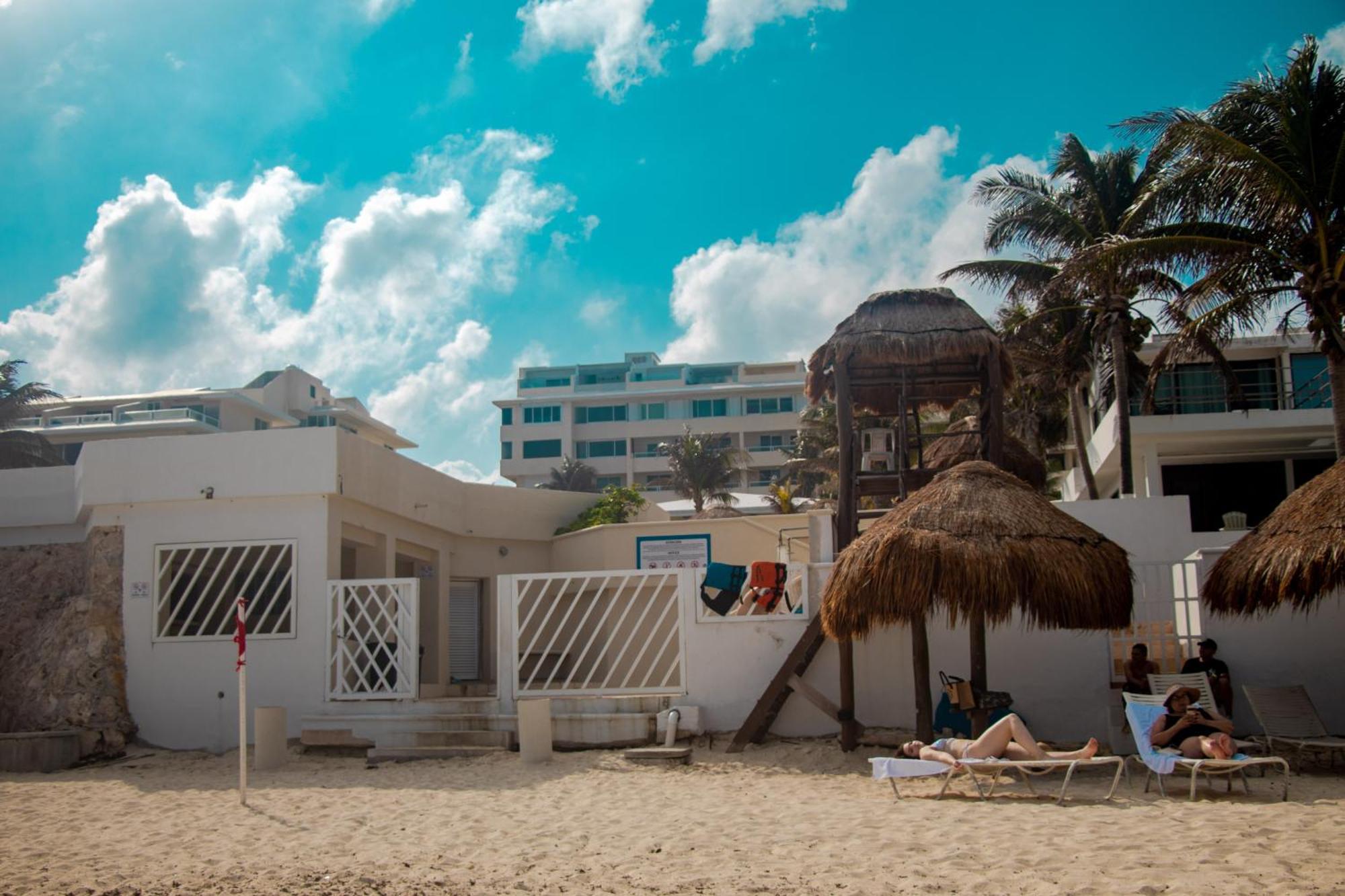 Beachfront Apartments Канкун Екстер'єр фото