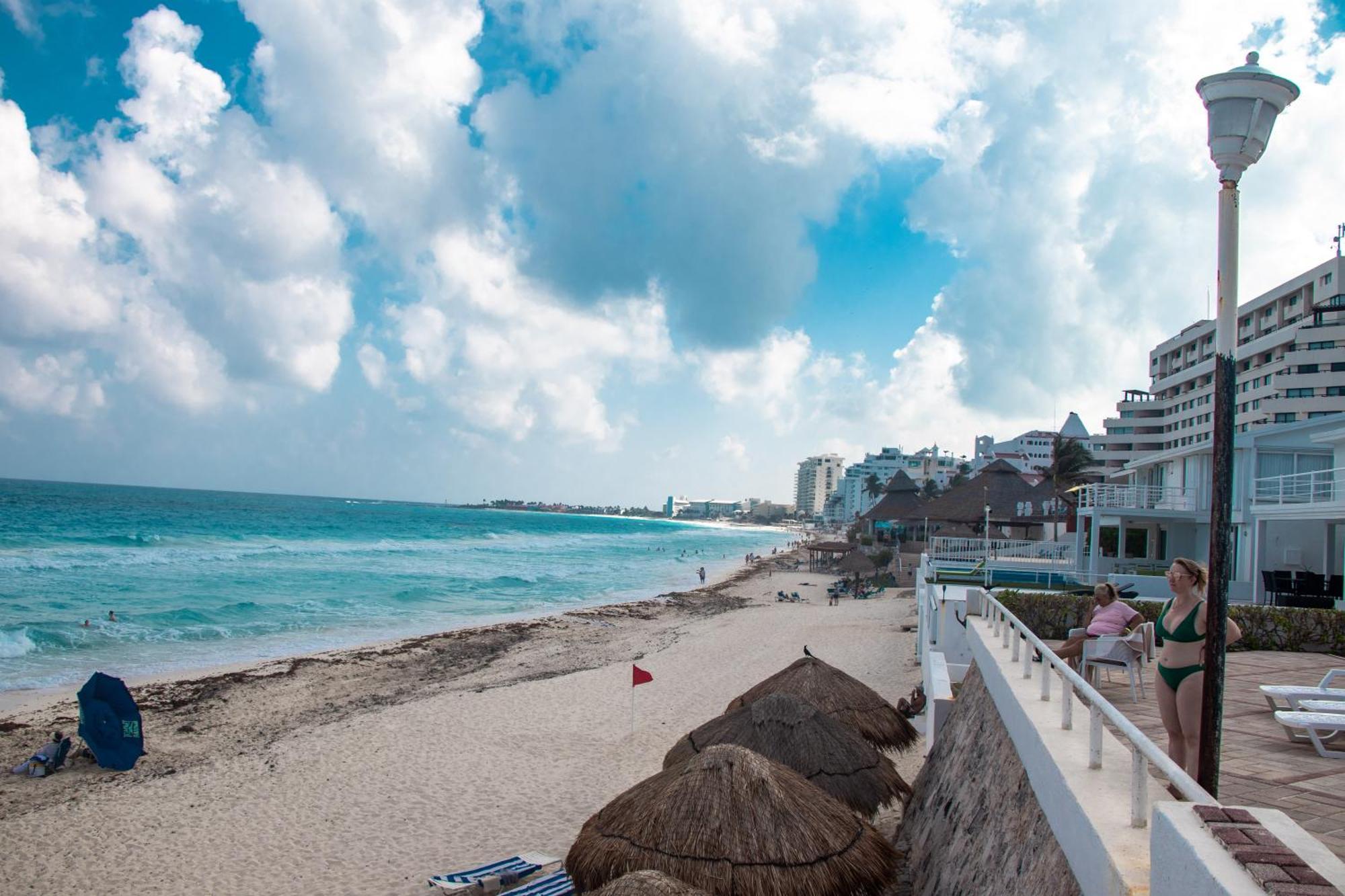 Beachfront Apartments Канкун Екстер'єр фото